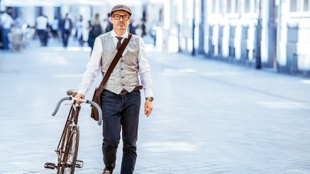 Gothaer Dread Disease Versicherung: Mann mit Fahrrad.
